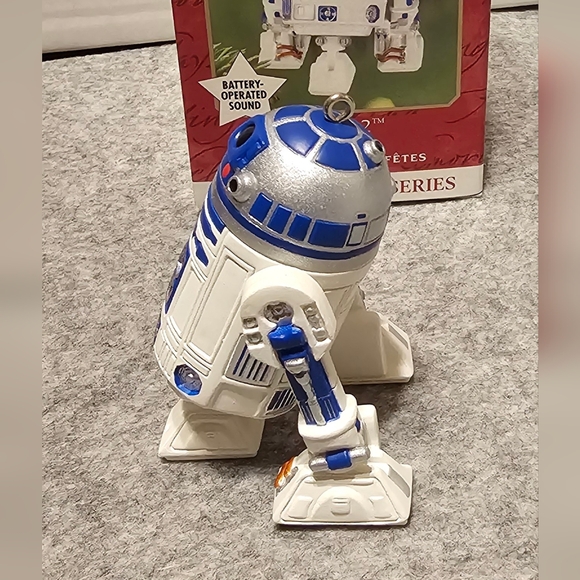 Hallmark KeepsakeOrnament R2D2 Star Wars collector series - Picture 3 of 4
